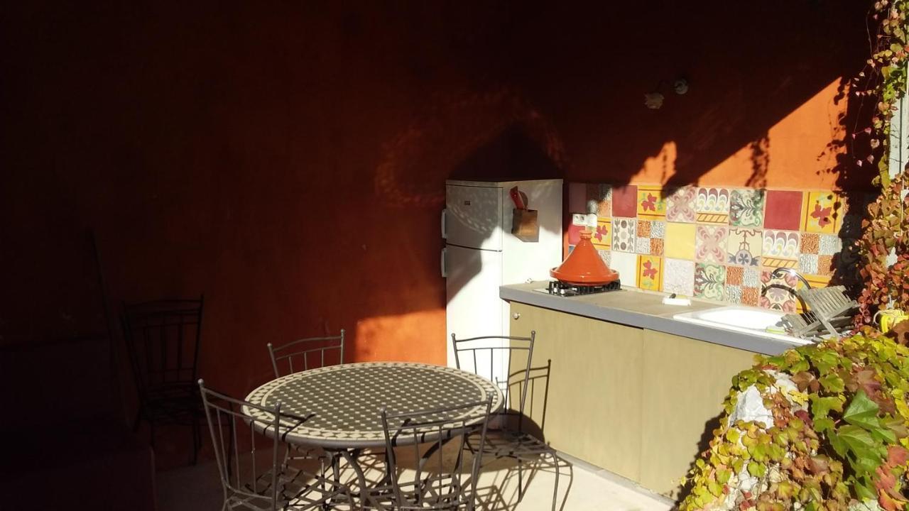 Les Remparts Acomodação com café da manhã Capestang Exterior foto